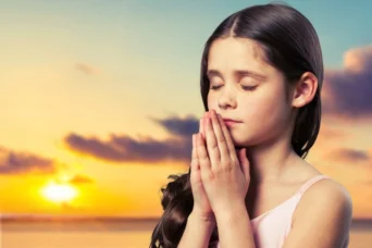 young girl praying