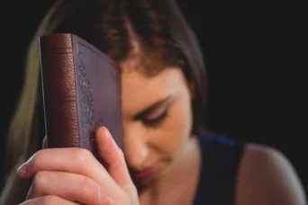 woman praying with her bible
